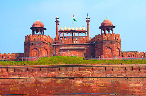 Machen Sie eine unvergessliche Reise durch Indien und besuchen Sie die beeindruckende Hauptstadt Delhi sowie das berühmte rote Fort