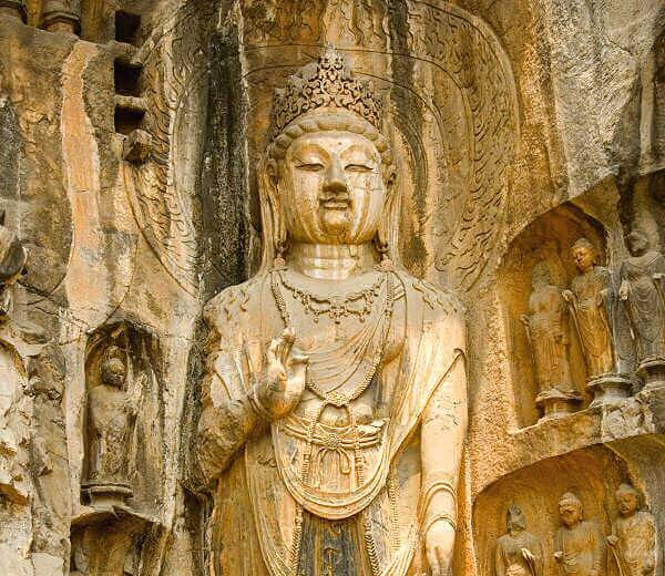 Die Longmen Gotten haben zahlreiche buddhistische Statuen