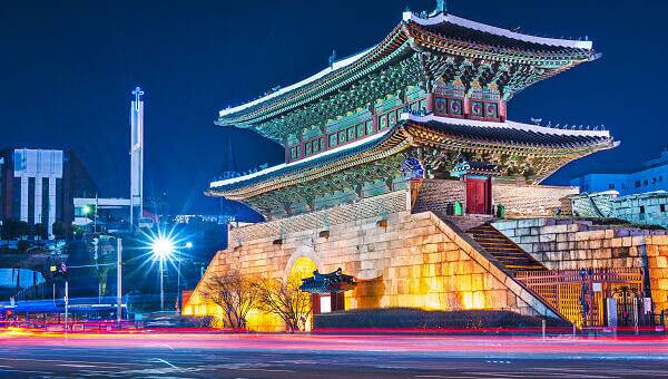 Entdecken Sie die Sehenswürdigkeiten Südkoreas – Der Deoksugung Palace, ein Highlight jeder Reise.