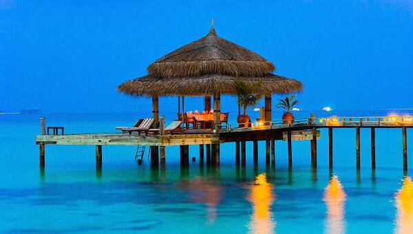Erkunden Sie die atemberaubenden Sehenswürdigkeiten der Malediven und lassen Sie sich verzaubern.