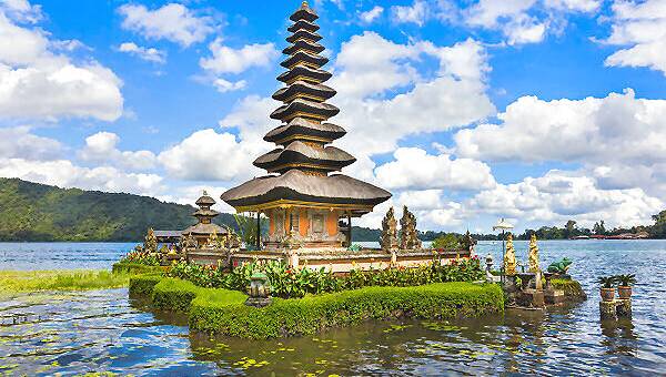 Bali Sehenswürdigkeiten – Pura Ulun Danu Bratan Wassertempel: ein Highlight für Ihren Urlaub.