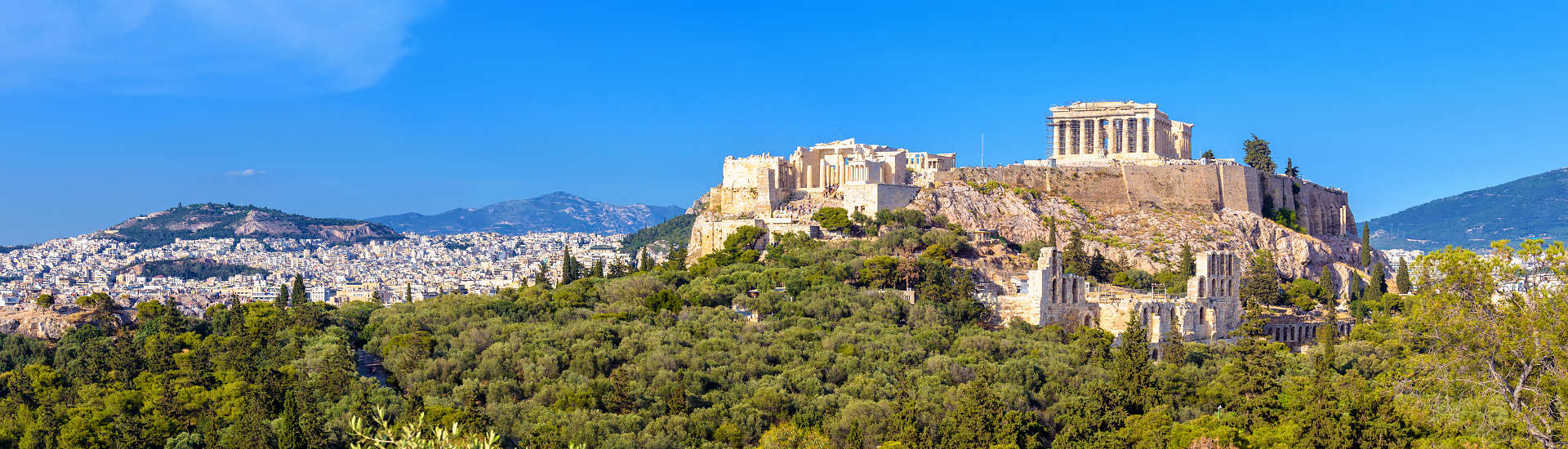 Blick auf die Akropolis in Athen bei Sonnenuntergang