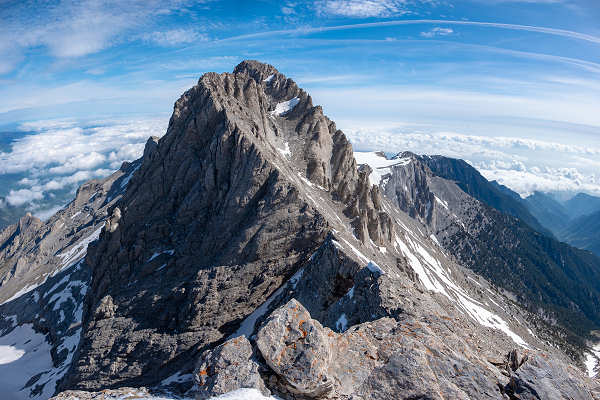 Blick auf das Olymp Gebirge in Griechenland bei klarem Himmel