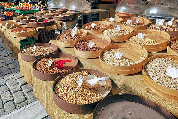 Bunter Markt in Thessaloniki, Griechenland – Frische Lebensmittel und lokale Produkte