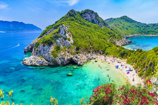 Atemberaubende Aussicht auf den Porto Timoni Strand auf Korfu, Griechenland – Perfektes Reiseziel für Natur- und Strandliebhaber