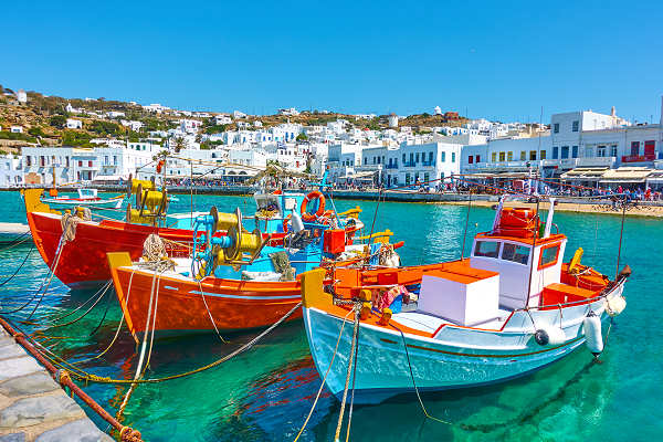 Bootstour um Mykonos mit Blick auf die Küste