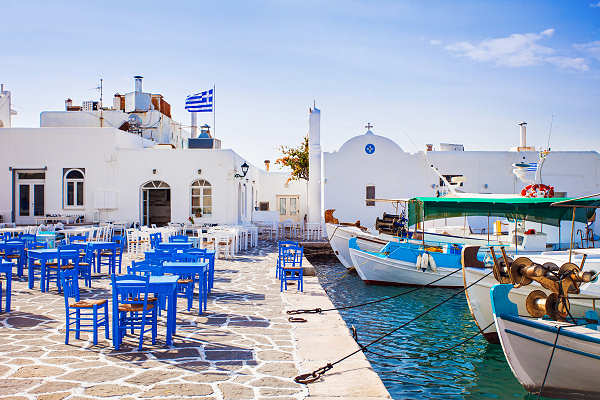 Malerischer Hafen von Naoussa auf Paros