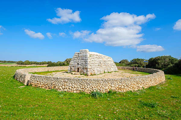 Naveta des Tudons auf Menorca – Historisches Wahrzeichen der Baleareninsel