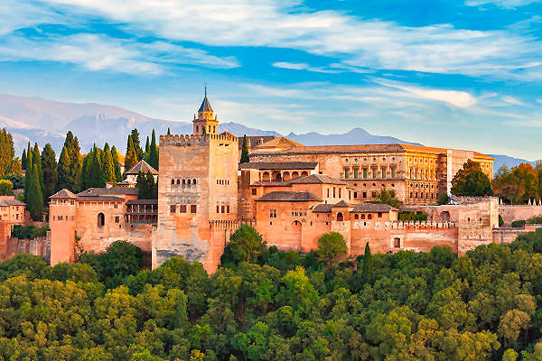 Urlaub am spanischen Festland: Die Alhambra in Granada, Andalusien