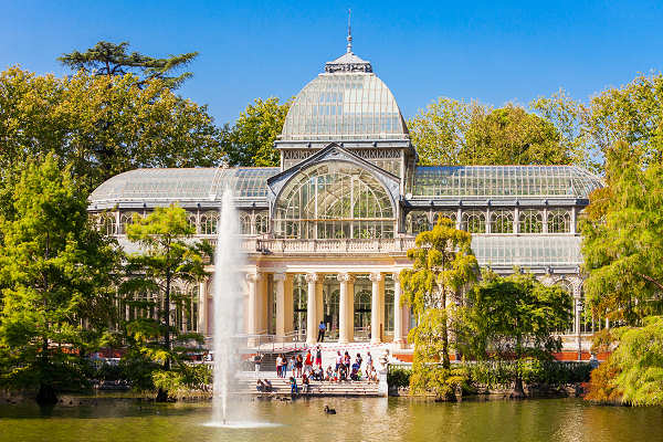 Crystal Palace im Retiro-Park in Madrid bei einem Urlaub auf dem spanischen Festland