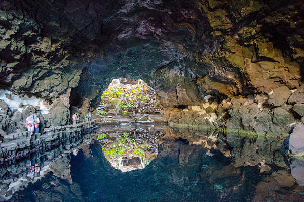 Jameos del Agua auf Lanzarote – faszinierende Höhlenlandschaft und Kunstwerk von César Manrique.