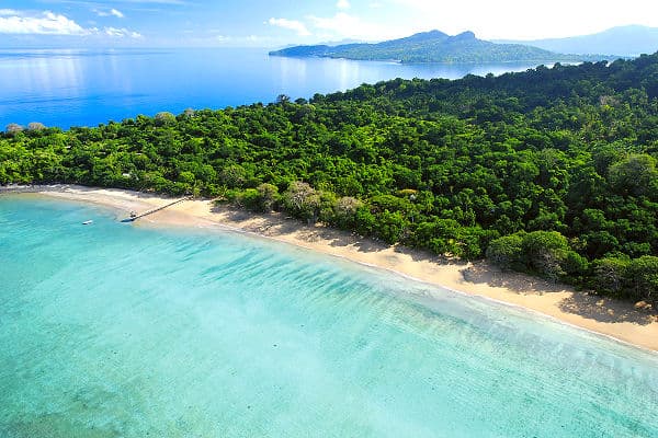 Traumhafte Strände auf den Komoren mit türkisblauem Wasser und weißem Sand – perfektes Urlaubsziel im Indischen Ozean