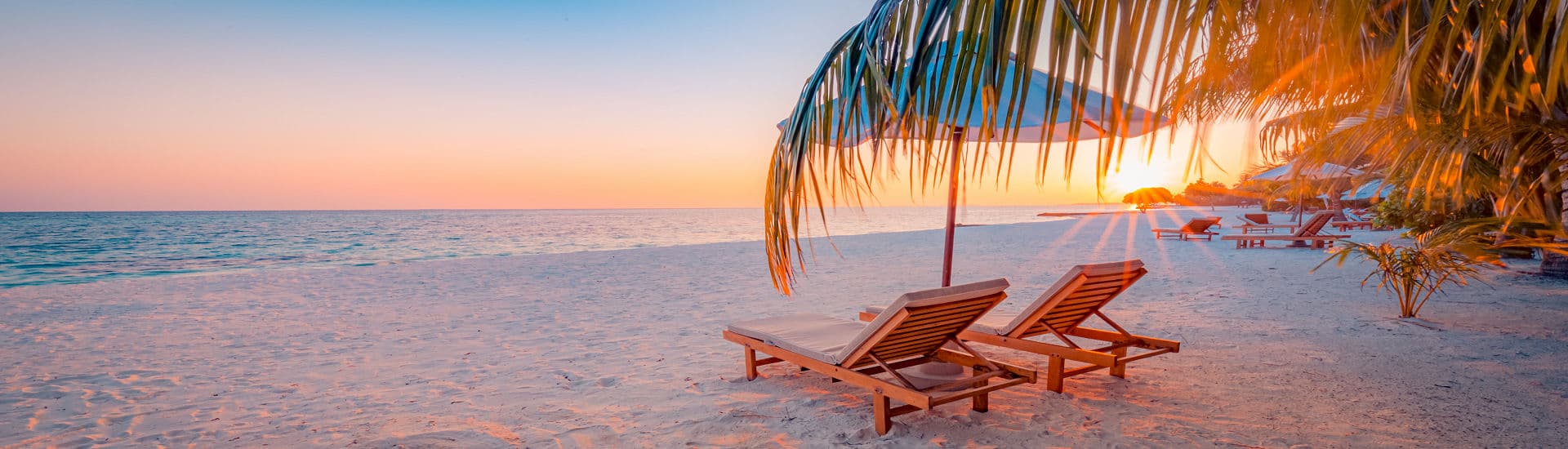 Strand bei Sonnenuntergang, ideal für eine Kombireise Dubai Mauritius mit Erholung und Luxus