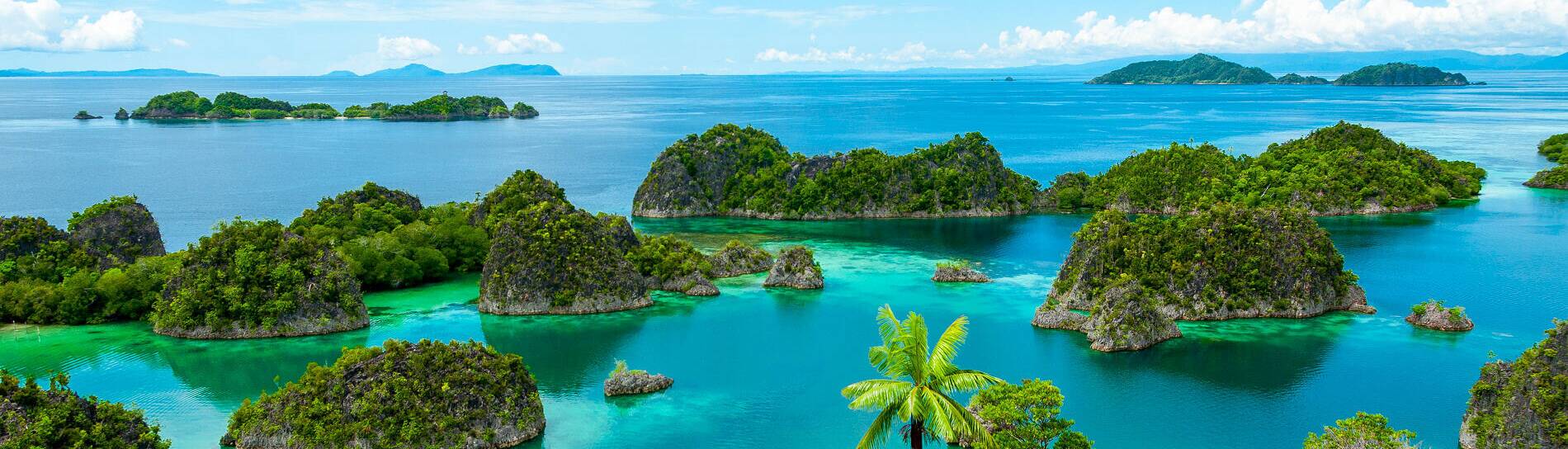 Indonesiens Inselwelten: Perlenkette im azurblauen Meer