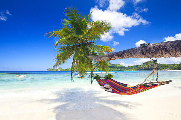 Hängematte am Strand: Entspannen Sie auf Ihrer Asien-Reise inmitten paradiesischer Kulisse