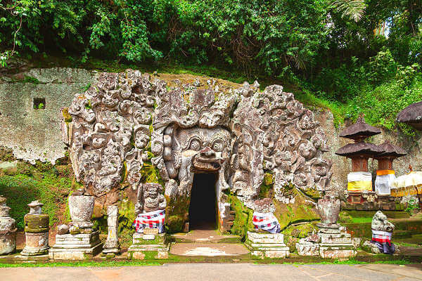 Die Elefantenhöhle Goa Gajah gehört zu den bedeutendsten Sehenswürdigkeiten und Heiligtümern auf Bali