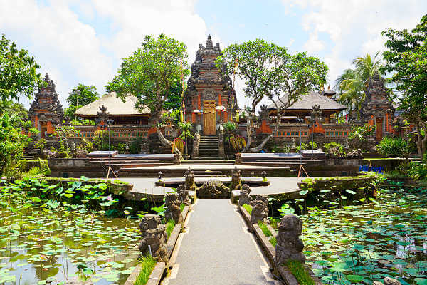 Der Lotus Tempel auf Bali ist der Göttin Sarasvati gewidmet
