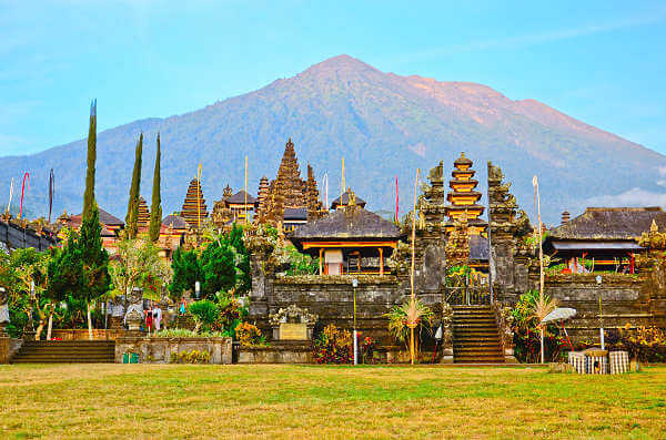 Der Pura Besakih – Balis Muttertempel liegt auf 950 m Höhe an der Südwestflanke des Vulkans Gunung Agung