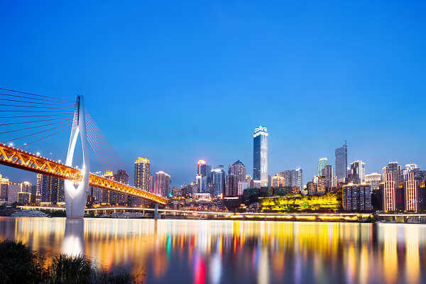 Die Stadt Chongqing liegt an der Einmündung des Jialing in den Jangtsekiang Fluss in China