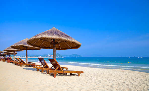 Sanya Beach ein Kilometer langer Strand bei der Stadt Sanya auf Hainan
