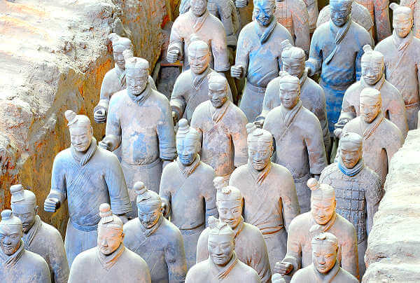 Die Terrakotta Armee in Xian bewacht die Ruhestätte vom Kaiser Qin Shihuangdi