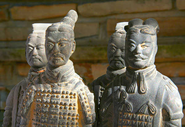 Die Terrakotta-Armee in Xian hat mehr als 7.000 Soldaten, Pferde und Kriegswagen