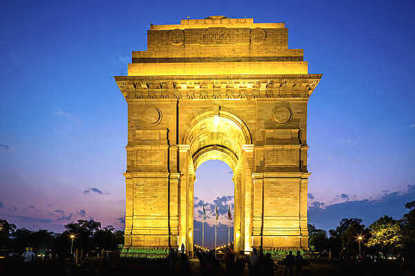 Als India Gate wird ein gewaltiger Triumphbogen im Zentrum der indischen Hauptstadt Neu Delhi