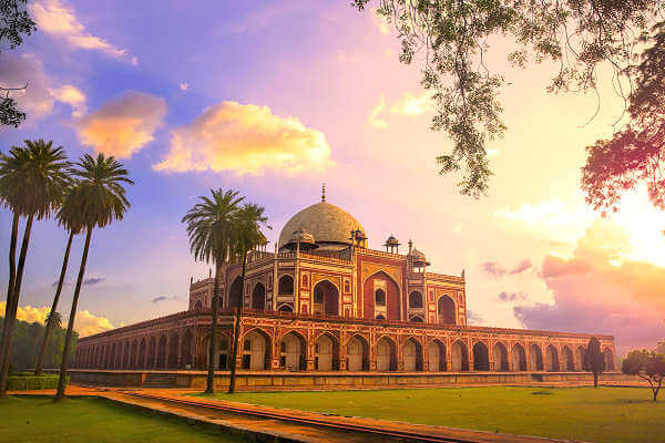 Eines der schönsten Gebäude in ganz Delhi ist das Humayun-Grab