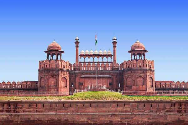 Bild des beeindruckenden Roten Forts in Indien - Entdecken Sie die faszinierenden Sehenswürdigkeiten des Landes