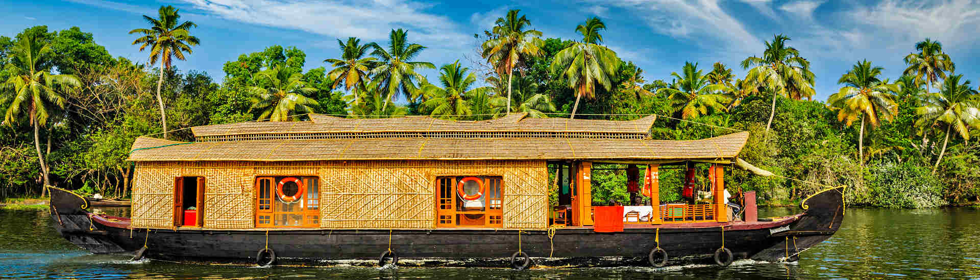 Bild eines Kerala Backwaters Hausboots in Indien - Entdecken Sie die natürliche Schönheit und Ruhe der Kerala Backwaters