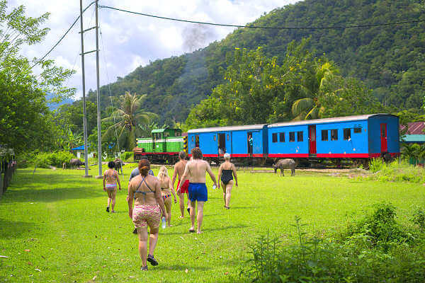 Die North Borneo Railway fährt von der Hauptstadt Kota Kinabalu in den Süden nach Tenom