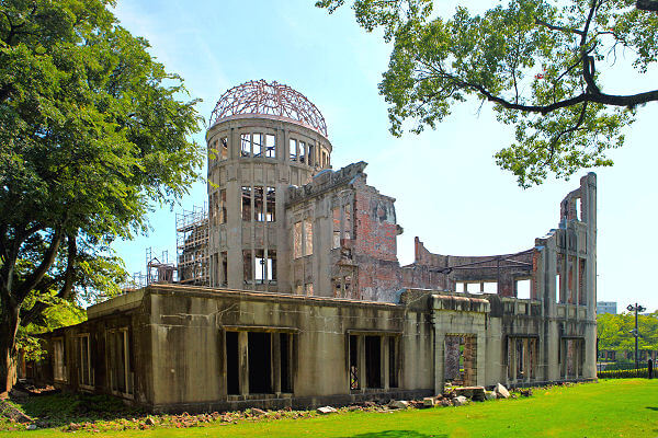 Sehenswürdigkeit Atombombenkuppel als Gedenkstätte in Hiroshima.