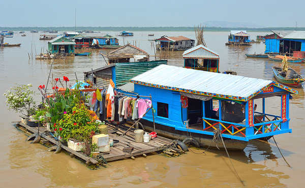 Besuchen Sie den Tonle Sap See, wo man das authentische Dorfleben Kambodschas erleben kann