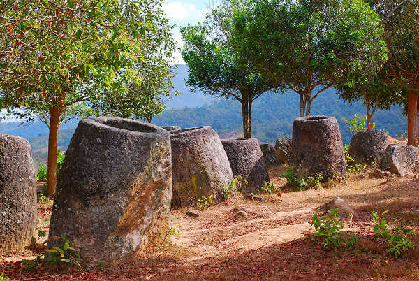 Laos und die rätselhaften Steinkrüge in Xieng Khouang in der Nähe der Provinzhauptstadt Phonsavan