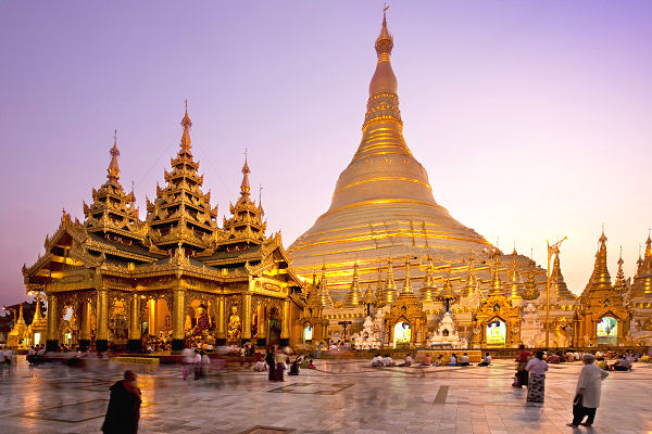 Die Sehenswürdigkeit Shwedagon Pagode in der ehemaligen Hauptstadt Yangon, die Shwedagon Pagode ist ein absolutes Muss auf Ihrer Reise