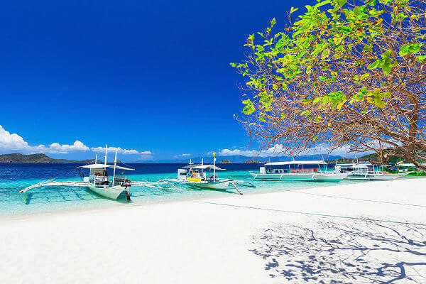 Die Insel Boracay auf den Philippinen ist umrandet von puderzuckerartigen weißen Sandstränden, der schönste ist der vier Kilometer lange White Beach