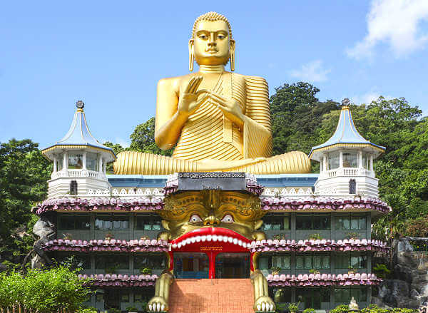 Der Dambulla-Höhlentempel, auch Goldener Tempel von Dambulla, befindet sich in der Zentralregion von Sri Lanka