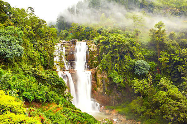St Clair Wasserfall ist einer der breitesten Wasserfälle von Sri Lanka