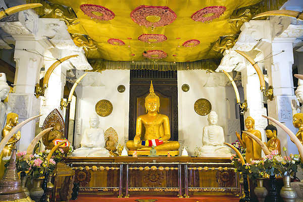 Der Zahntempel Dalada Maligawa ist ein buddhistischer Tempel in Kandy von Sri Lanka