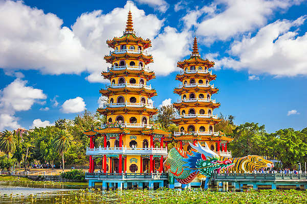 Lotus See in Kaohsiung mit seinen zahlreichen Tempeln