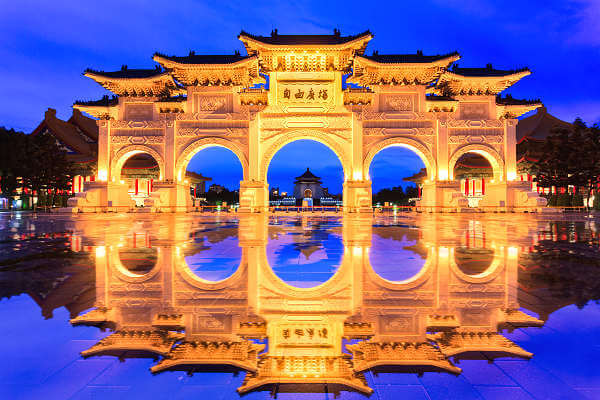 Die Nationale Chiang-Kai-shek-Gedächtnishalle liegt im Zentrum von Taipeh der Hauptstadt von Taiwan