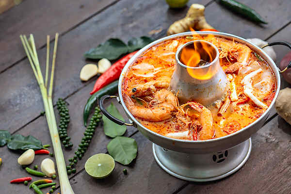 Thai-Küche: Tom Yam Suppe – scharf, würzig und lecker