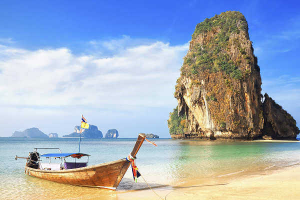 Die berühmte Phang Nga Bucht mit der James Bond Island