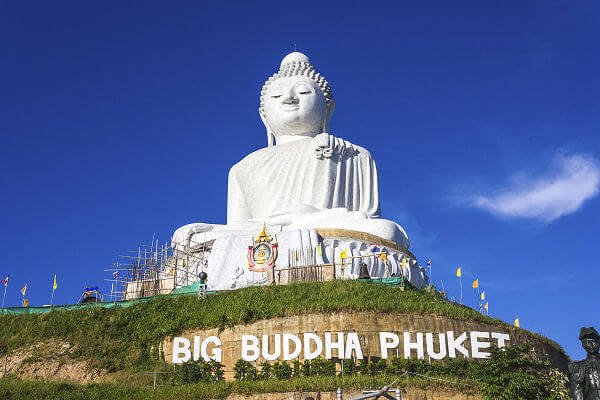 Der Big Buddha von Phuket ist 45 Meter hoch und aus weißem Marmor gebaut