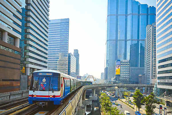 Bild des modernen Skytrain-Transportsystems in Bangkok, Zentralthailand