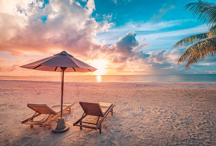 Thailand Reisen: Idyllischer Sonnenuntergang am Strand