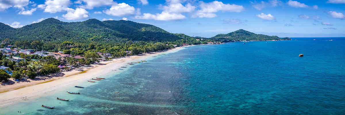 Bild von Sairee Beach auf Koh Tao, einem malerischen Strand auf der Insel, der bei Tauchern und Strandliebhabern beliebt ist