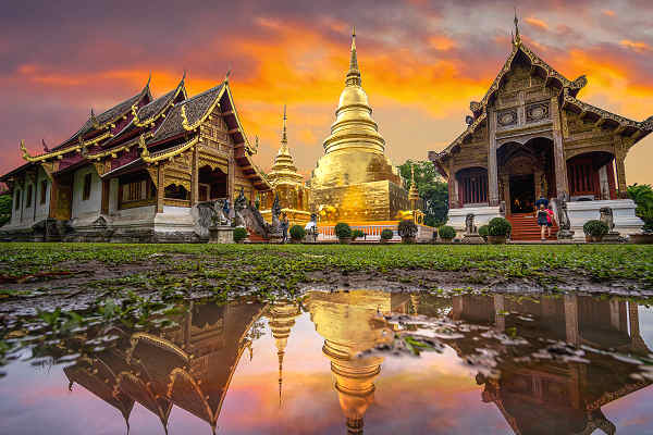 Bild des beeindruckenden Wat Phra Singh Tempels in Chiang Mai, Thailand