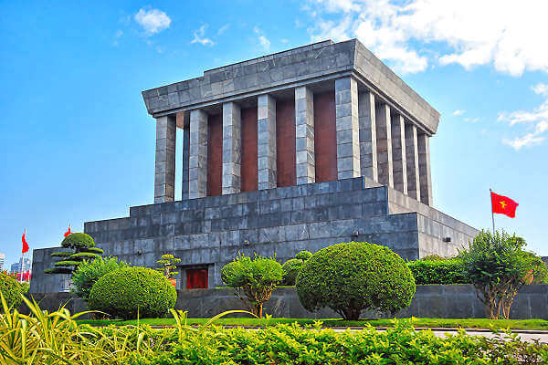 Bild des Ho Chi Minh-Mausoleums in Hanoi, einem historischen Wahrzeichen Vietnams