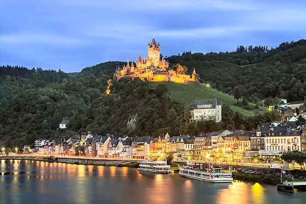 Malerische Ansicht der Burg Cochem an der Mosel, ein beliebtes Reiseziel in Deutschland.